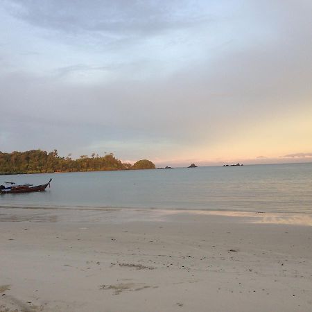 The Shadow House & Bar Hotel Koh Phayam Exterior photo