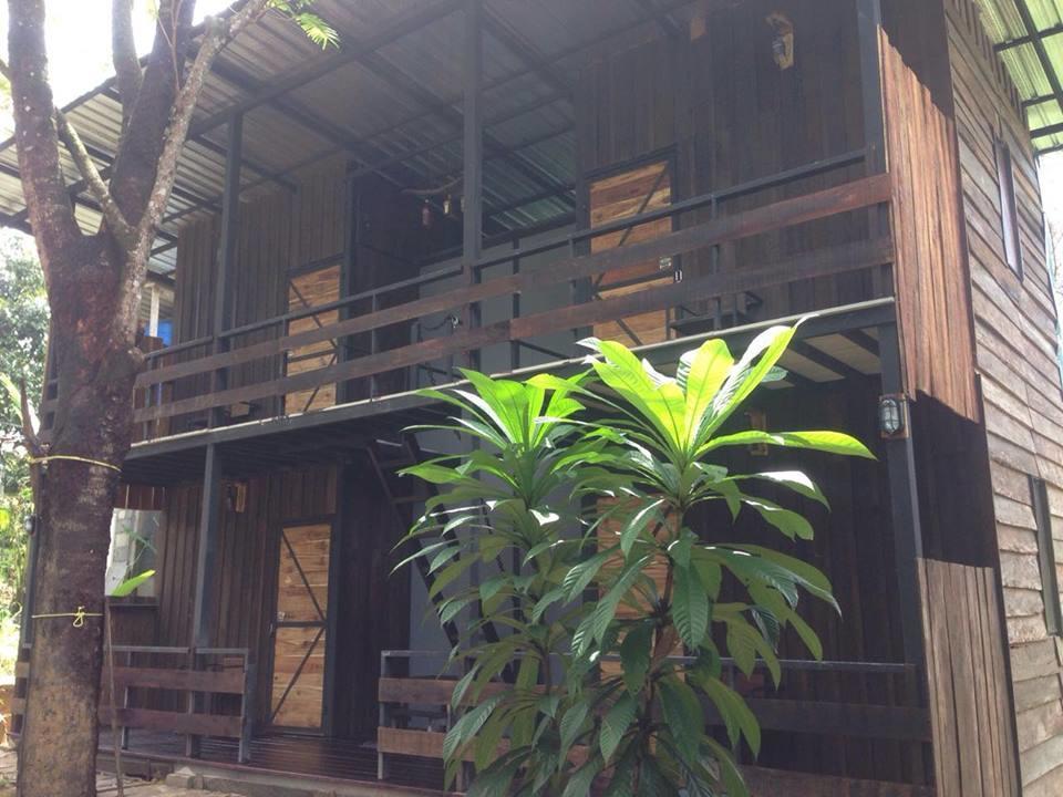 The Shadow House & Bar Hotel Koh Phayam Exterior photo